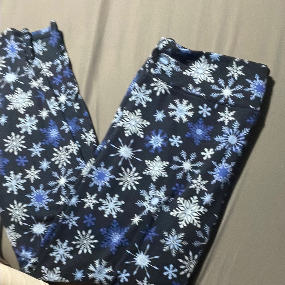 Cuddl Duds Black and Blue Snowflake Leggings